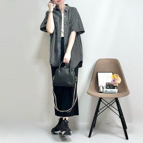 590円のタンクトップとCHANELの画像