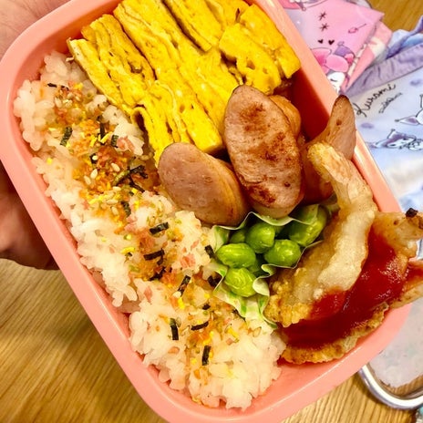 娘の大好物だけ詰めたお弁当の画像