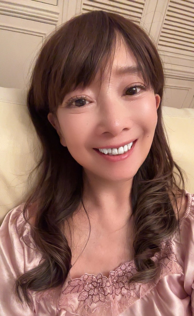 アグネス 寝巻きに着替え幸せ気分の画像