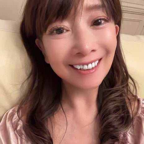 アグネス 寝巻きに着替え幸せ気分の画像