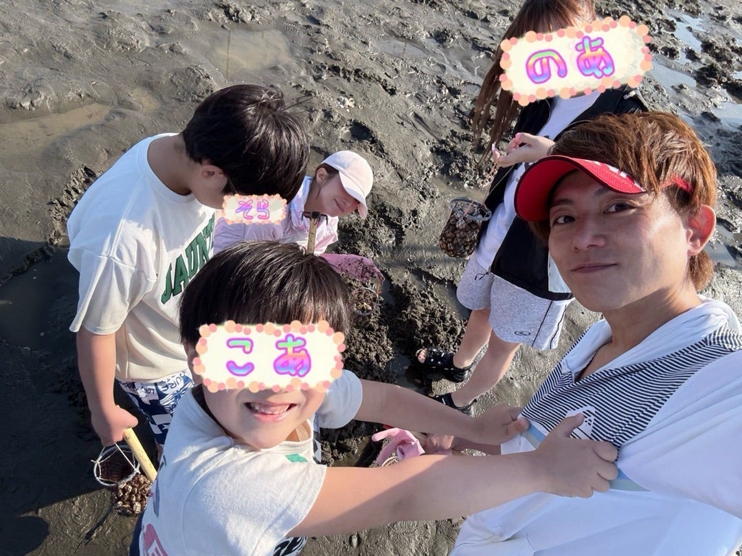 太陽キャンピングカーで潮干狩り