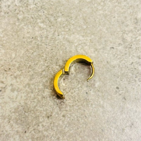 高見えする可愛いキルティングピアスの画像