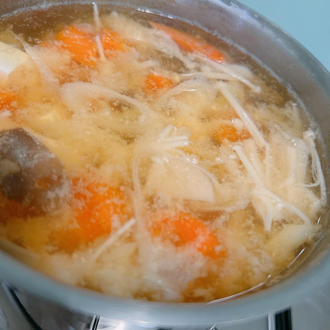 美奈代 夕食に野菜沢山の味噌汁の画像