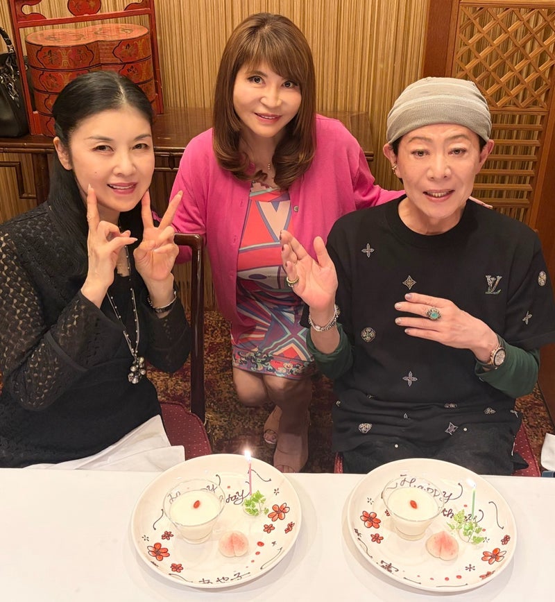 藤あや子 頂いた手刺繍のバッグの画像