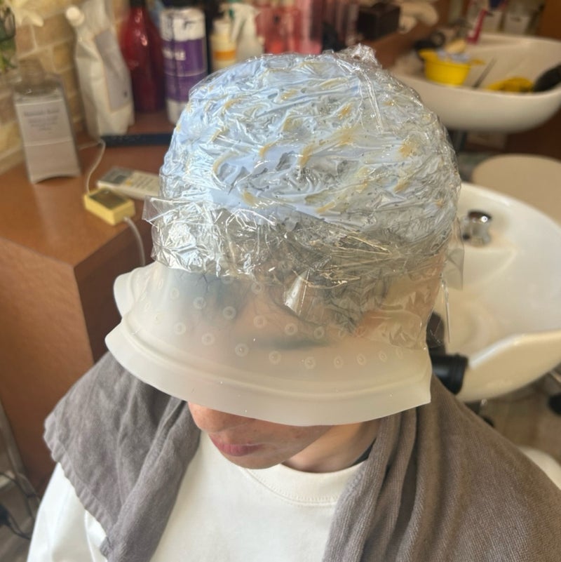 打ち合わせ前に友達の髪を切ったことの画像