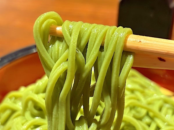 ジンギスカンの〆に頂いた茶そばの画像