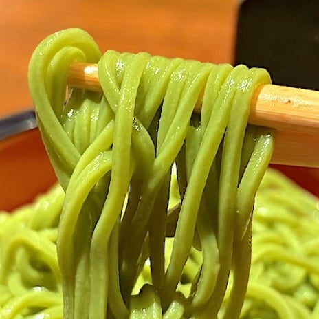 ジンギスカンの〆に頂いた茶そばの画像