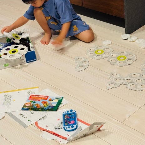 だいた どこでも遊び場にする子供の画像
