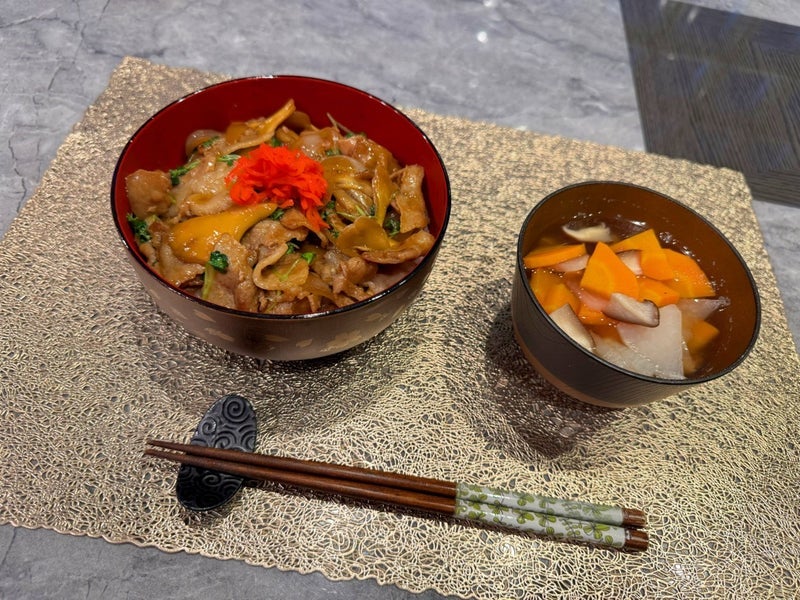 堀ちえみの夫 豚肉と舞茸の丼ぶりの画像