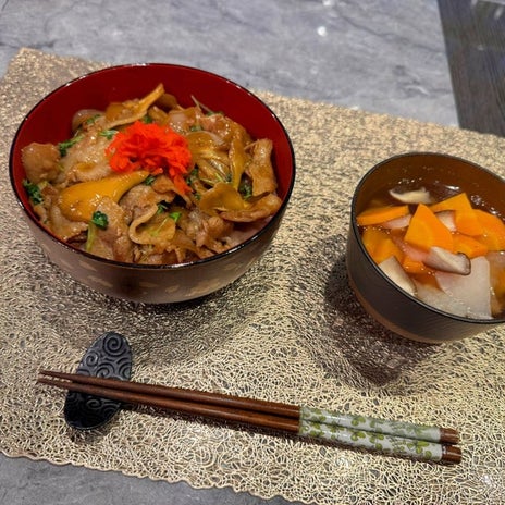 堀ちえみの夫 豚肉と舞茸の丼ぶりの画像