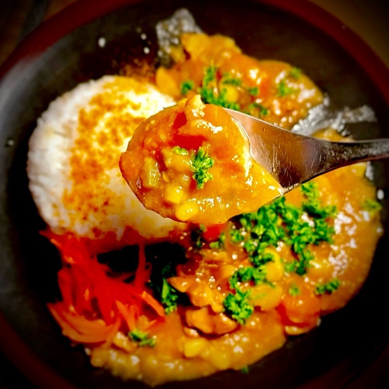 冷凍していたカレーに加えた焼き茄子の画像