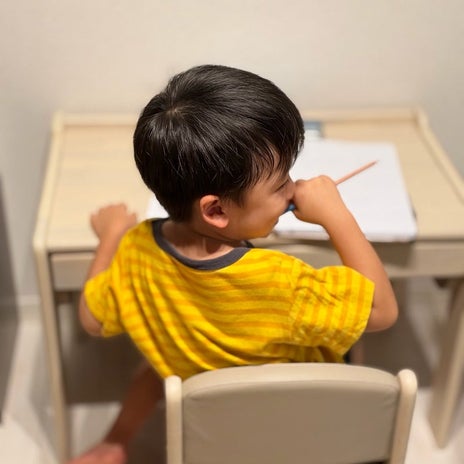 だいた 躊躇し購入した子供の机の画像