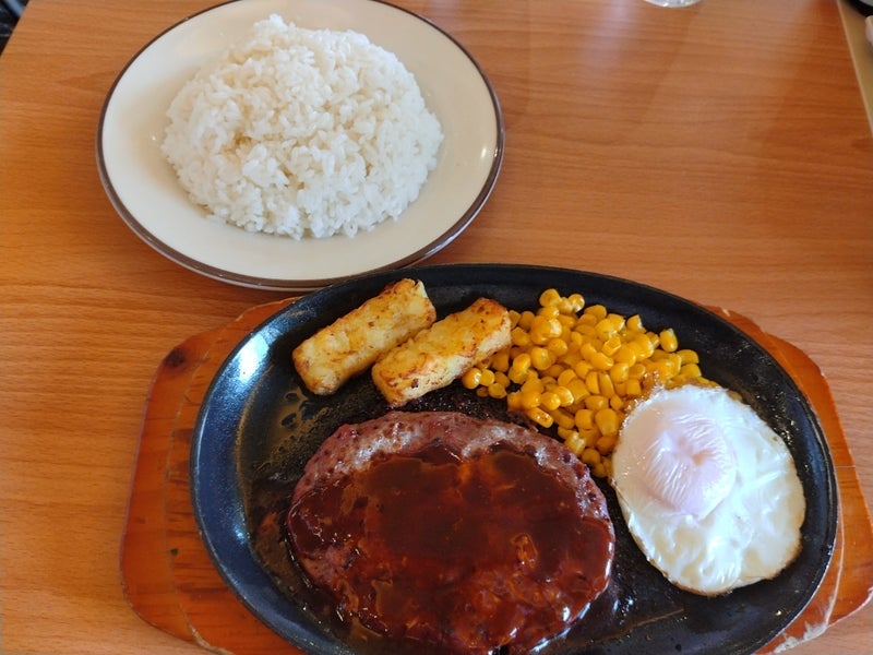 ファミレスで食べた充実したお昼ご飯の画像