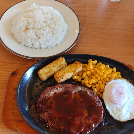 ファミレスで食べた充実したお昼ご飯の画像