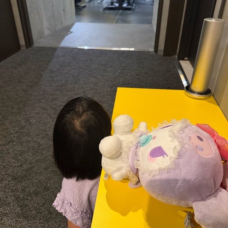 母の背中を見て気合い入った娘の画像