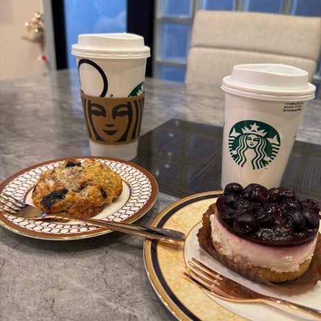 堀ちえみ 夫とスタバのおやつ堪能の画像