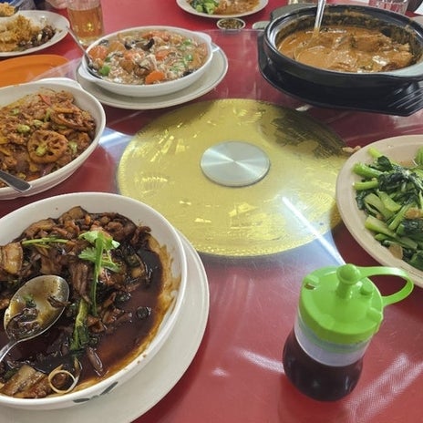 ローカルメンバーが開いてくれた食事会の画像