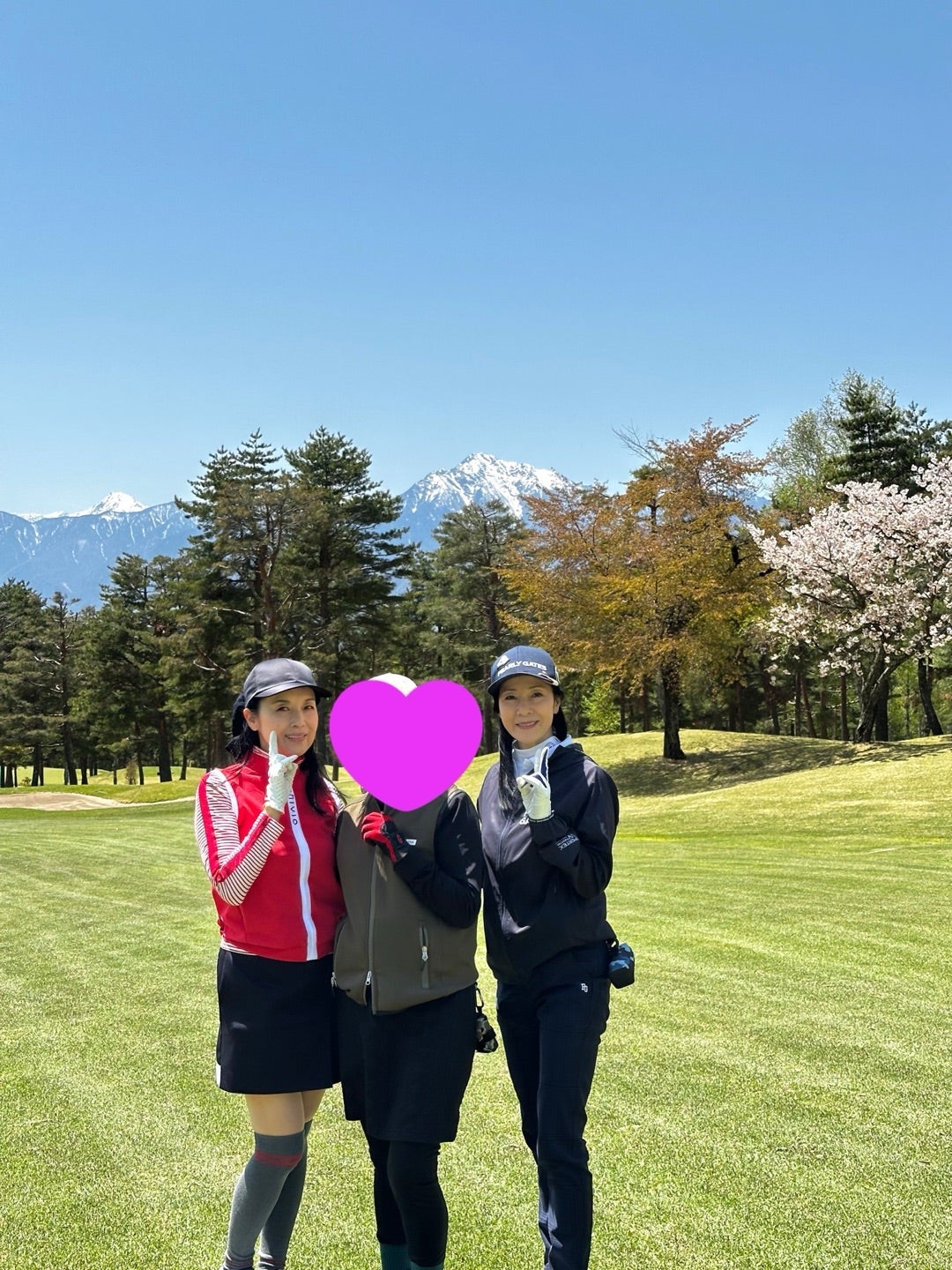 藤あや子 坂本冬美らとゴルフ