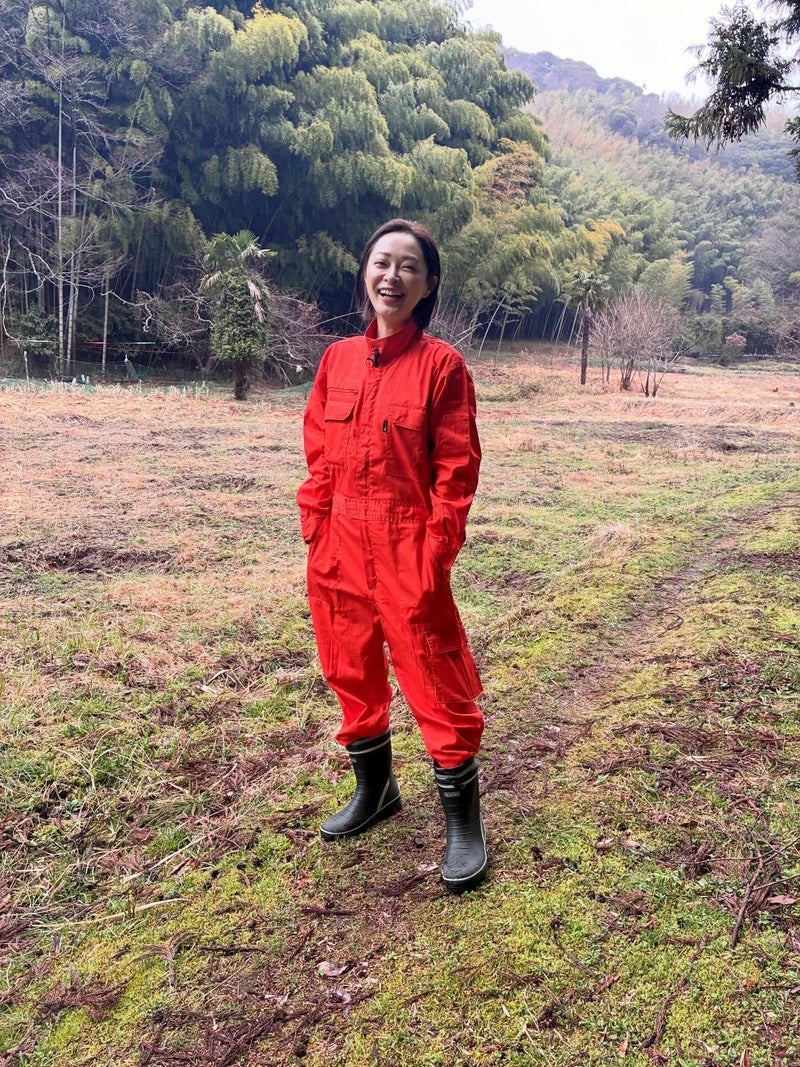 市井紗耶香 つなぎ姿で美味しいロケの画像