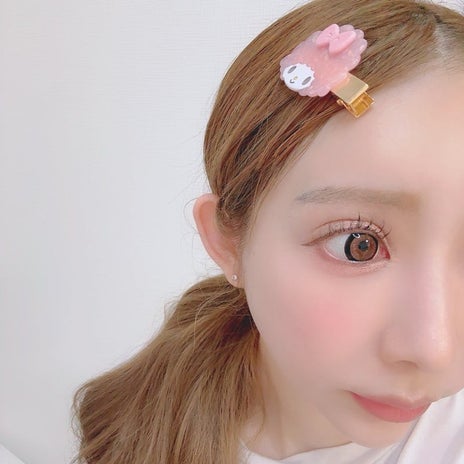 まぶたにつくくらい伸びたまつげの画像
