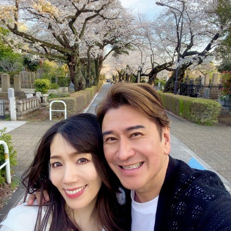 川崎麻世 妻と車でお花見気分の画像