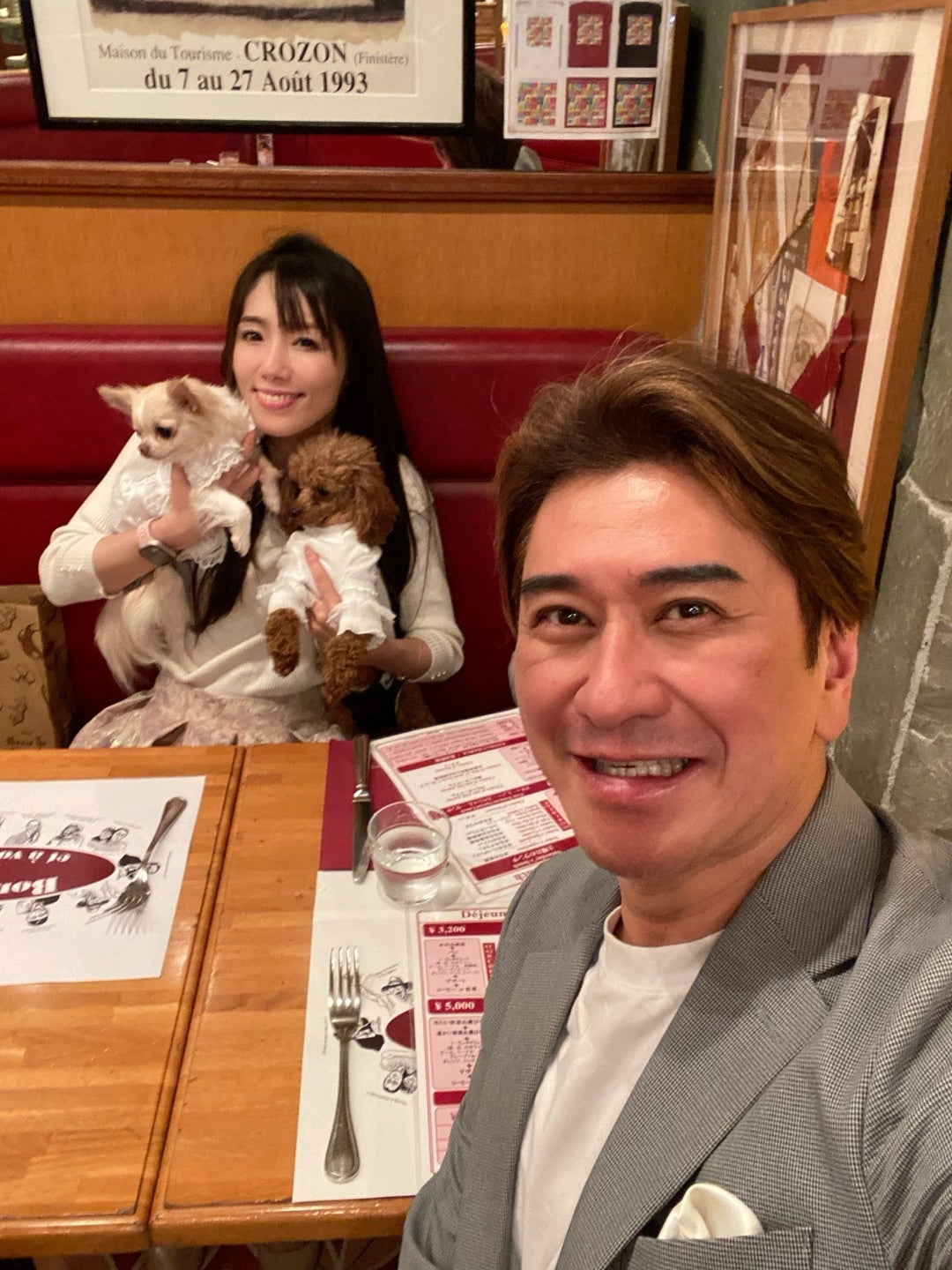 麻世 妻や愛犬らとフレンチへ