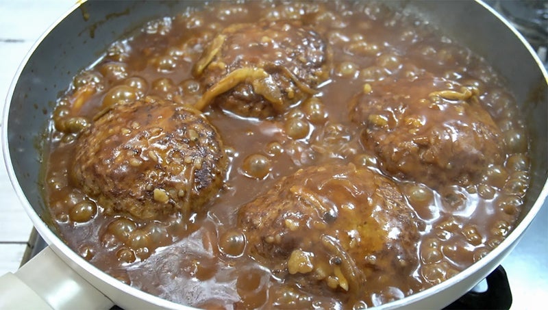 ふわふわに仕上がる煮込みハンバーグの画像