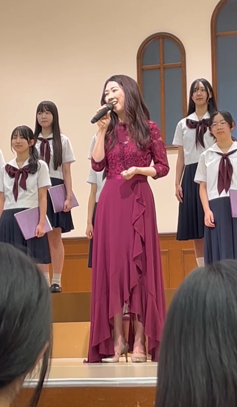 母校の合唱部とのコンサートの様子の画像