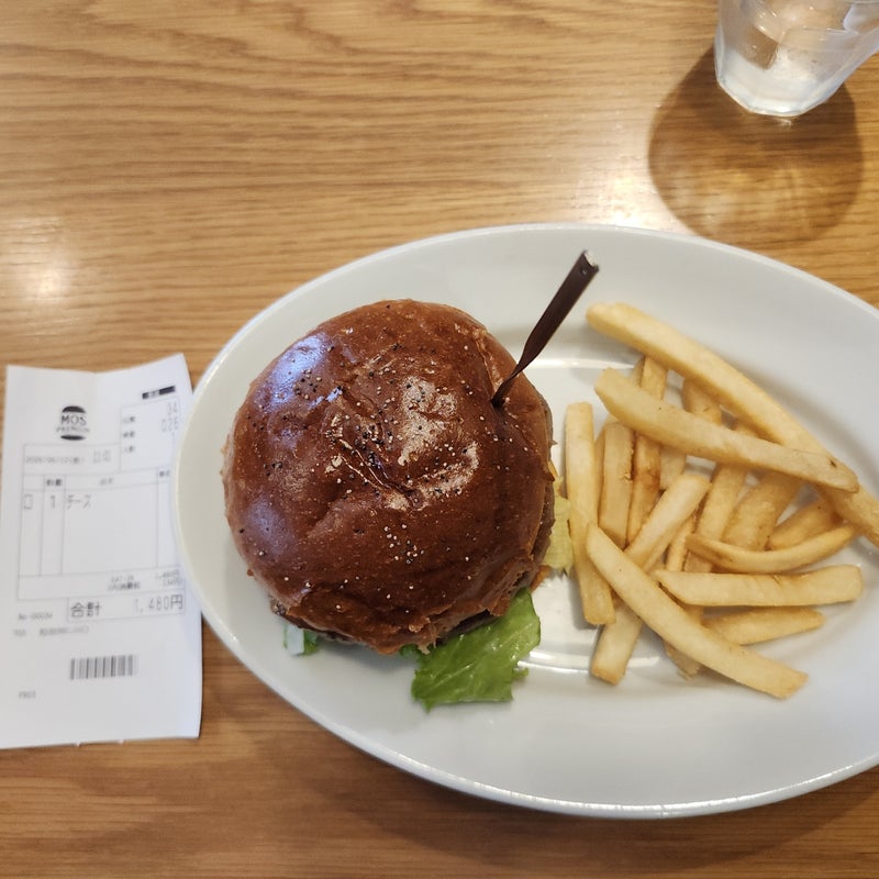 モスで食べたお肉濃厚なハンバーガーの画像
