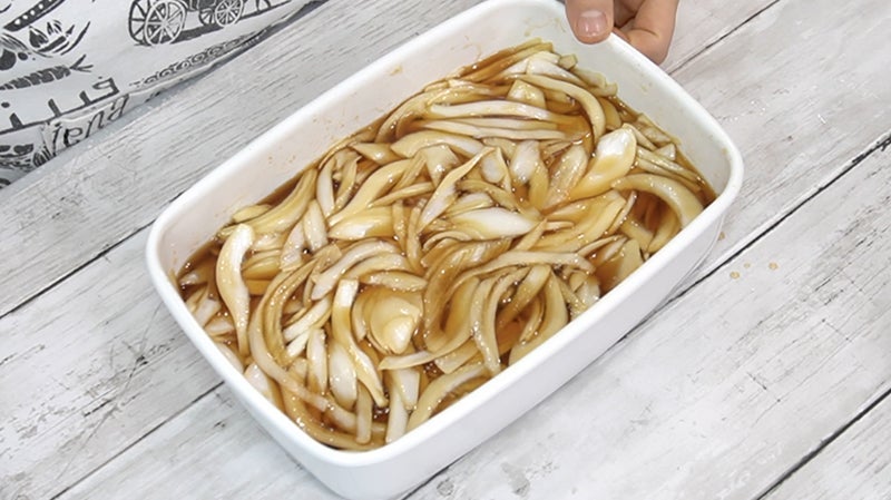 切って漬けるだけの玉ねぎ漬けの画像