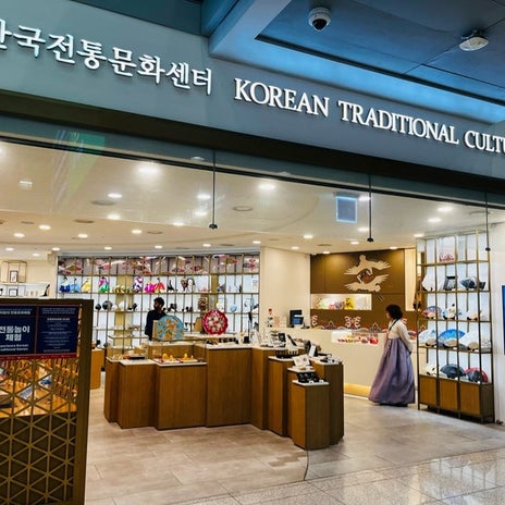空港で無料の韓国伝統文化体験の画像