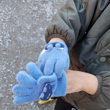 自分の子供の行事に参加する先生の画像