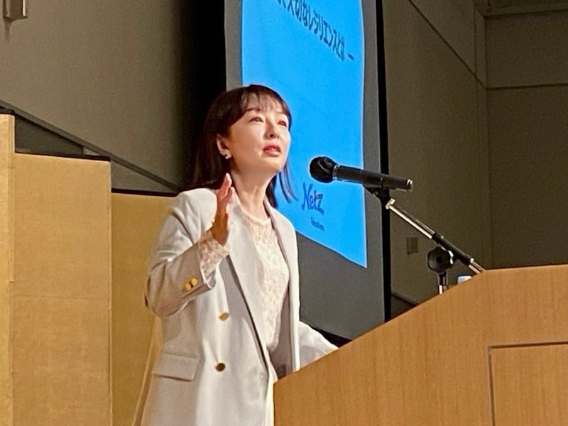 丸岡いずみ 羽田空港から見た富士山の画像