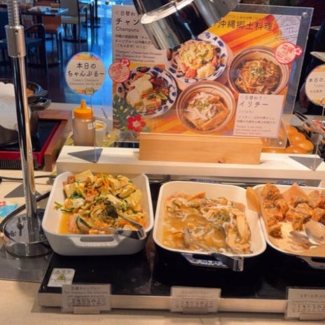 沖縄感満載の朝食ビュッフェの画像