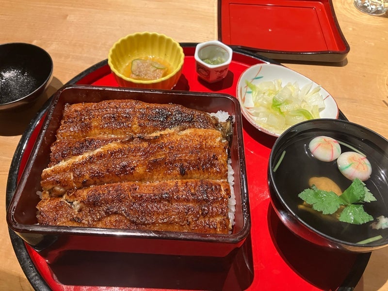 義実家で食べたすごいボリュームの鰻の画像