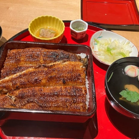 義実家で食べたすごいボリュームの鰻の画像