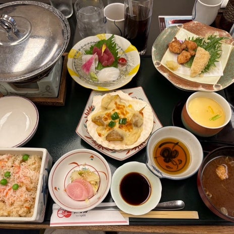若乃花 取材の合間に木曽路で食事の画像