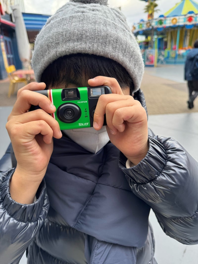 子供たちへのサプライズプレゼントの画像