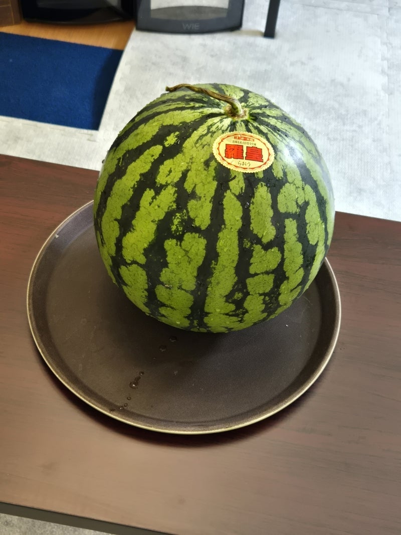 みんなで頂いたお里帰り会の西瓜の画像