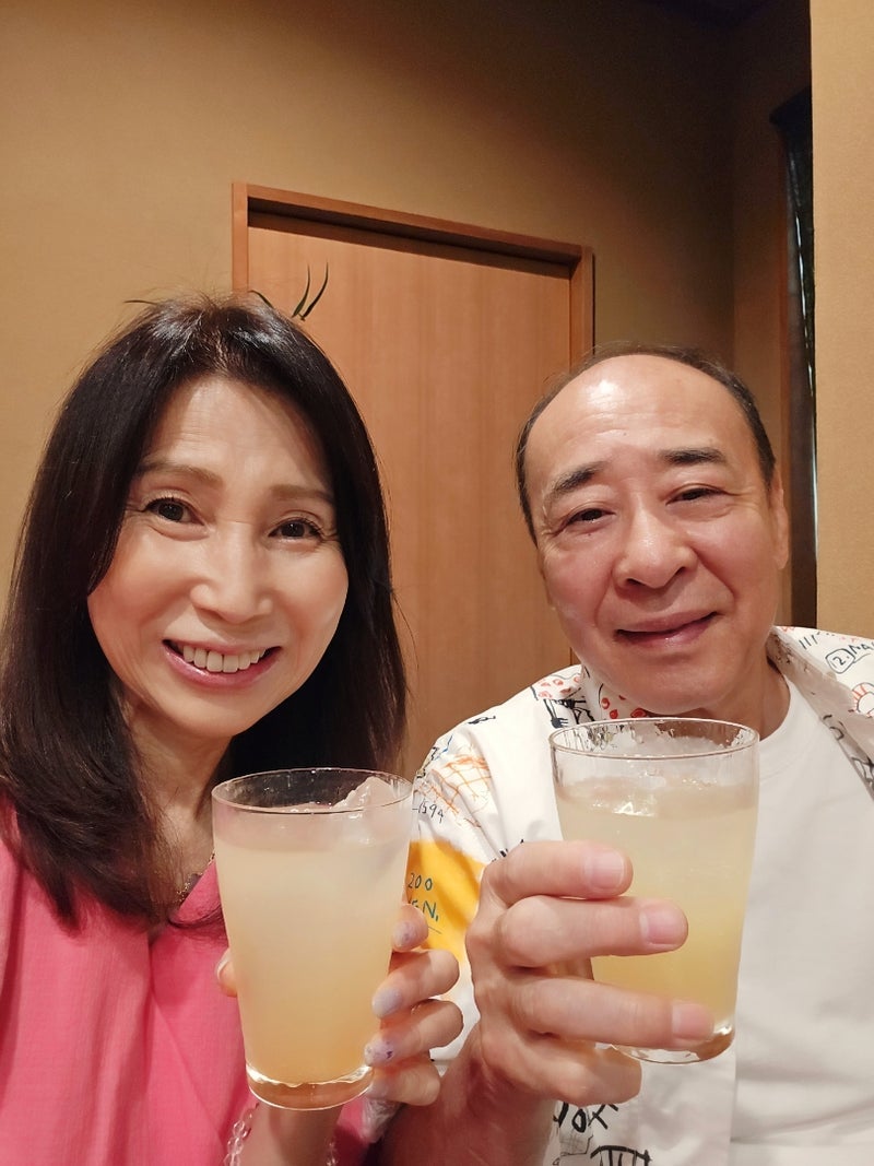 お寿司屋さんでの10人での食事会の画像