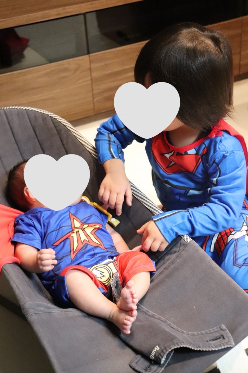 お兄ちゃんが優しく見守るハロウィーンの画像