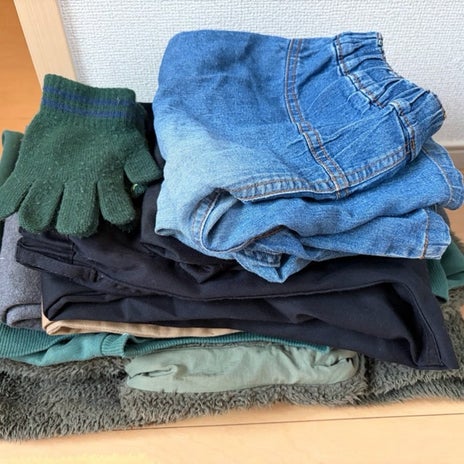 物を捨ててもごちゃごちゃな家の中の画像