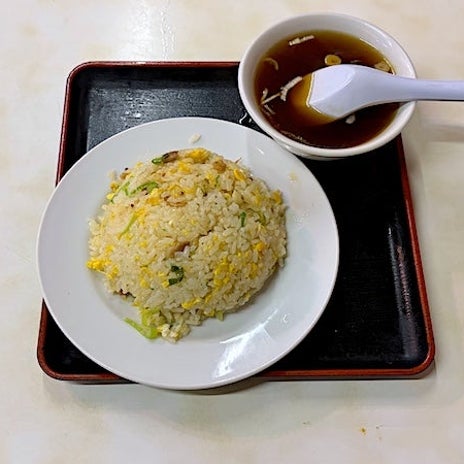 老舗の結構なボリュームの半炒飯の画像