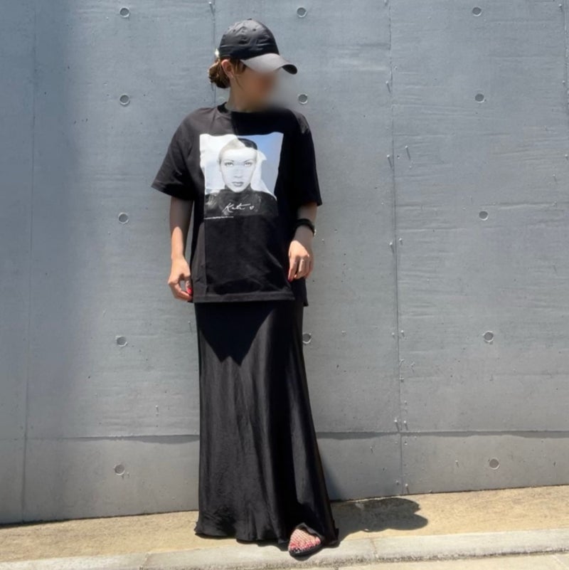 絶対外には着て行かないペラいTシャツの画像