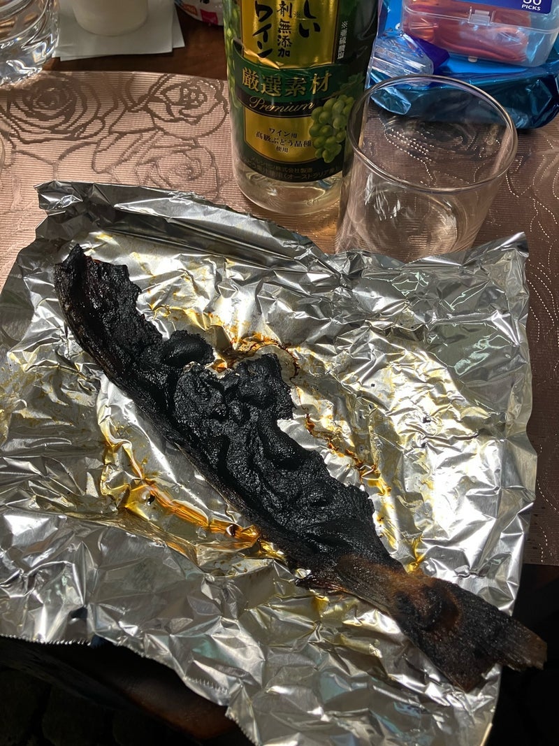 カリカリを通り越しボロボロのホッケの画像