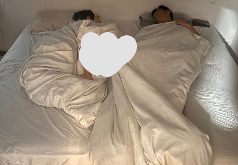 羨ましくなるほど寝過ぎなふたりの画像
