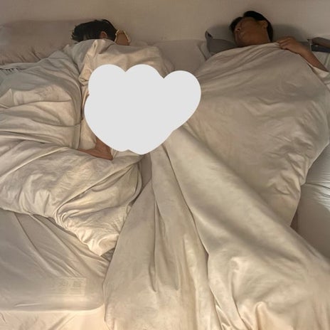 羨ましくなるほど寝過ぎなふたりの画像