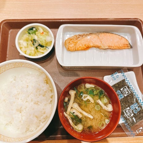 AIを無視し食べた紅鮭定食の結果の画像