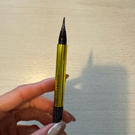 ポーチで化石になったアイラインの画像