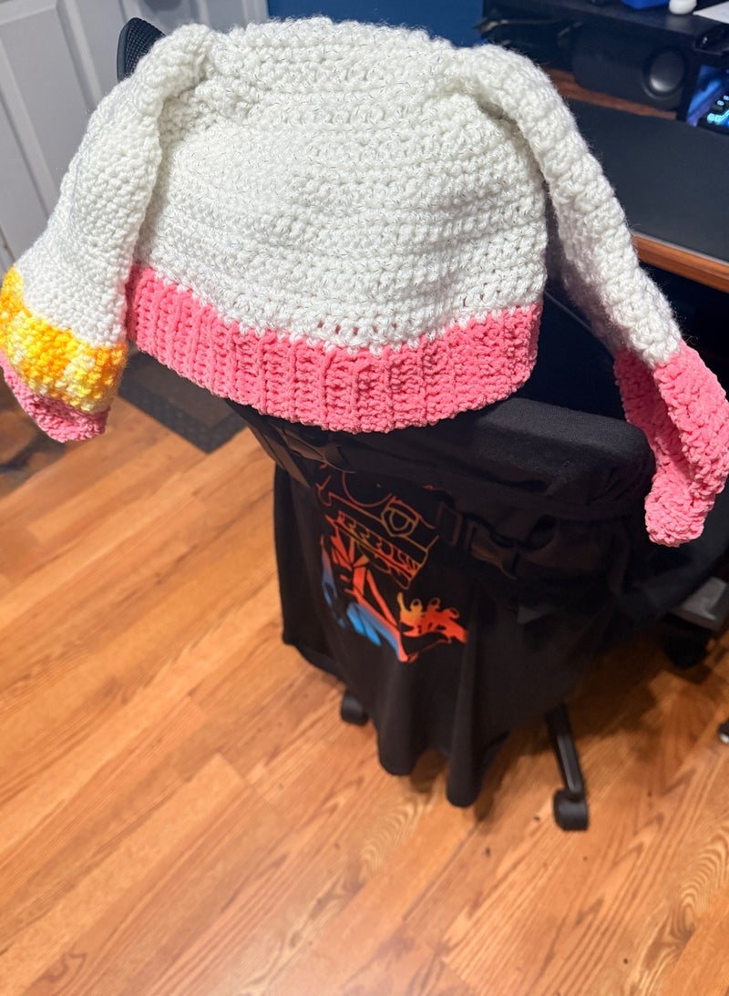 里帰り前に完成したうさぎの帽の画像